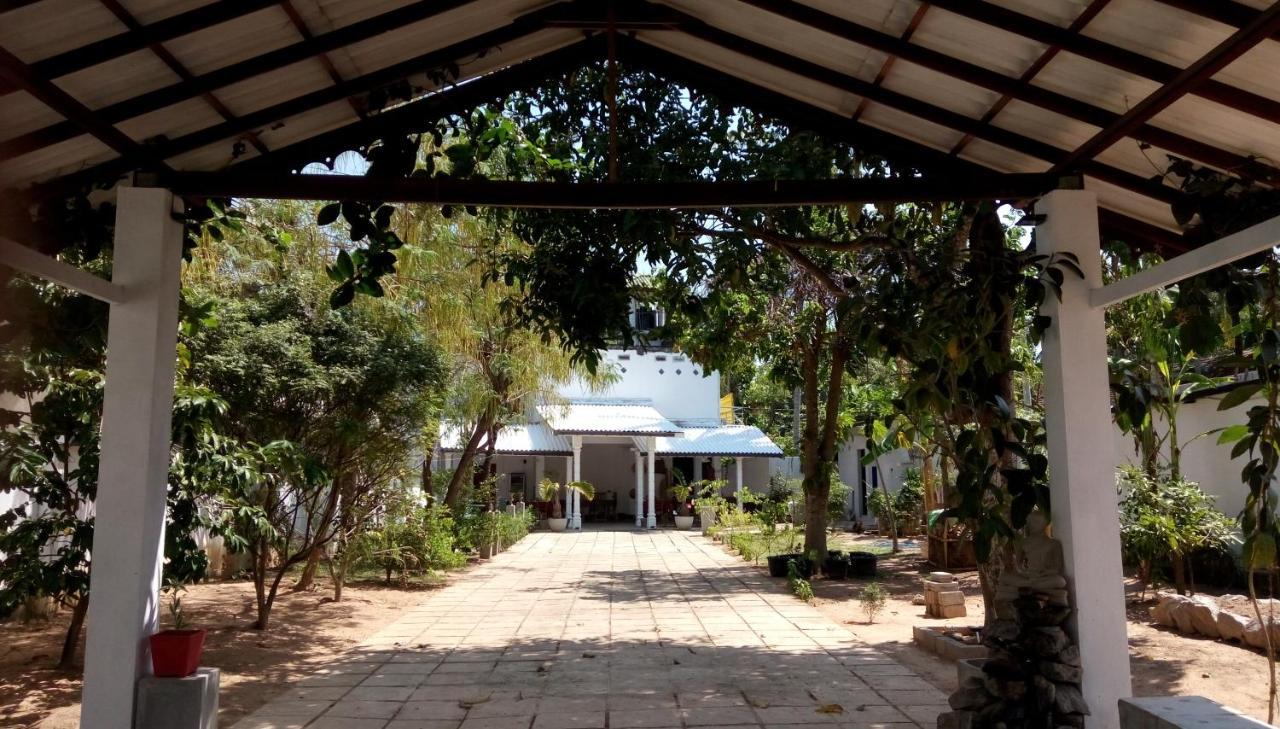 Cacao Hotel Katunayaka Exterior foto